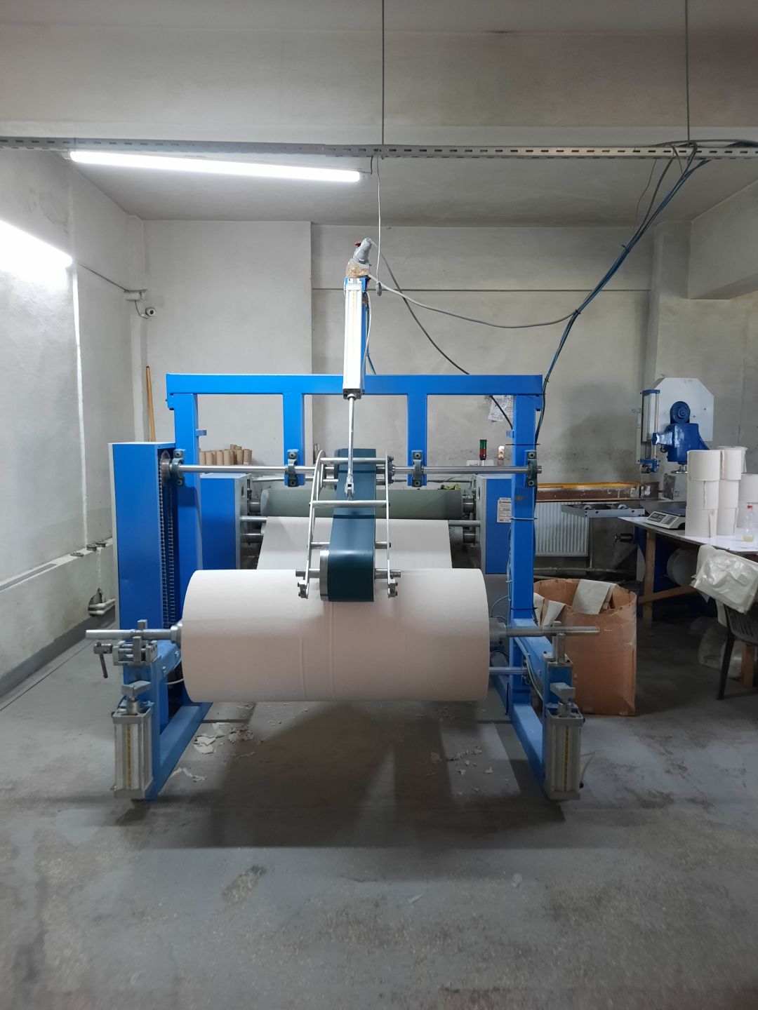 DERULATOR HARTIE IGIENICA RECICLATA