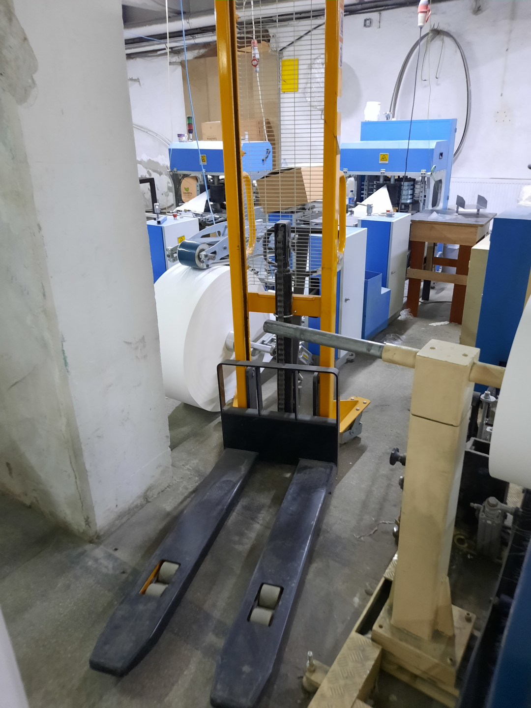 TRANSPALET STIVUITOR MANUAL